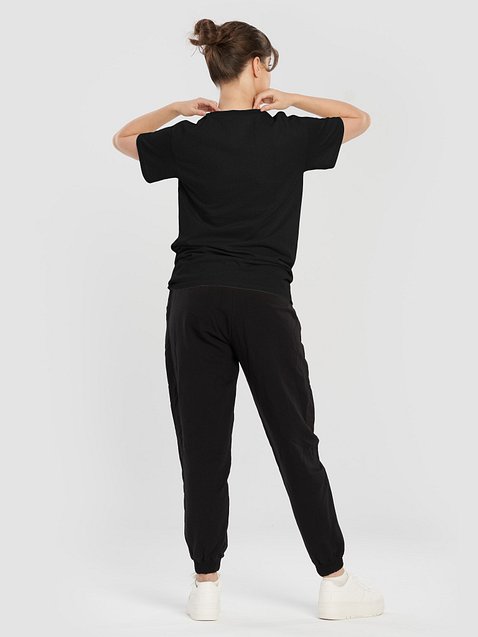 Photo showing Gildan Heavyweight T-Shirt