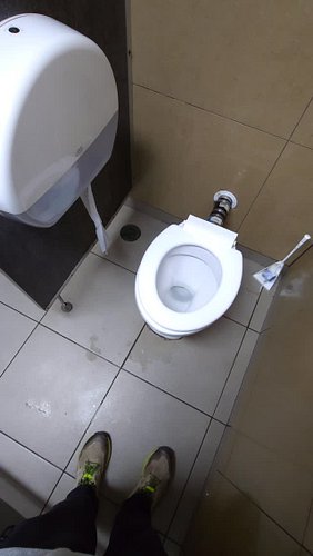 📍 Richmond, NSW

Feels very claustrophobic in here.

#maccasdunnies #richmond #nsw #imlovinit #toilet