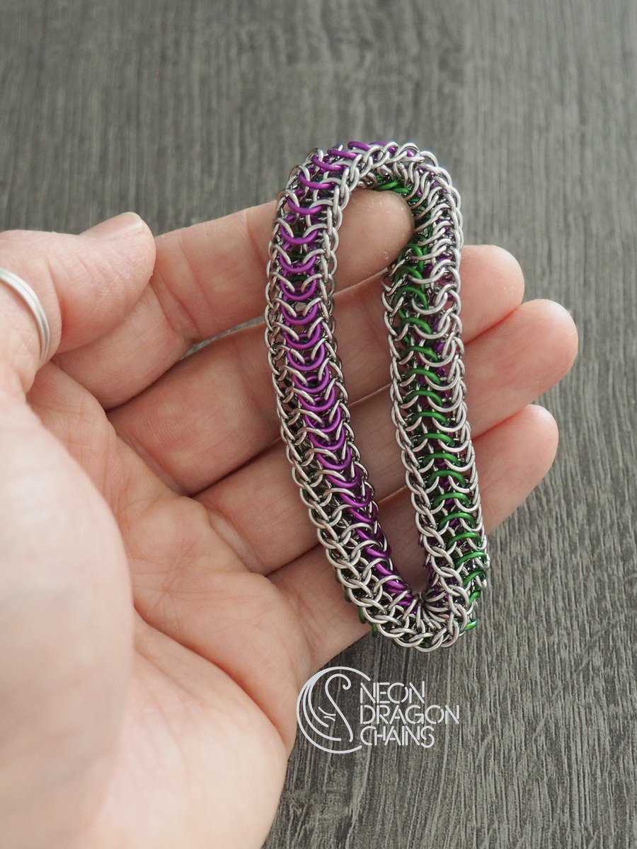 Mobius Fidget Toy / Green Purple Stripes product image (5)