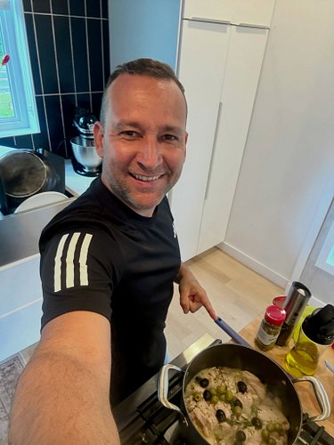 Aquí estoy, preparando mi famoso pollo con aceitunas 😋🍗🫒

#vamoapasarlarico, #polloconaceitunas,
#cocinaencasa