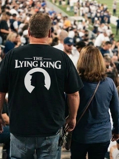 The LYING KING UNISEX T-SHIT product image (1)
