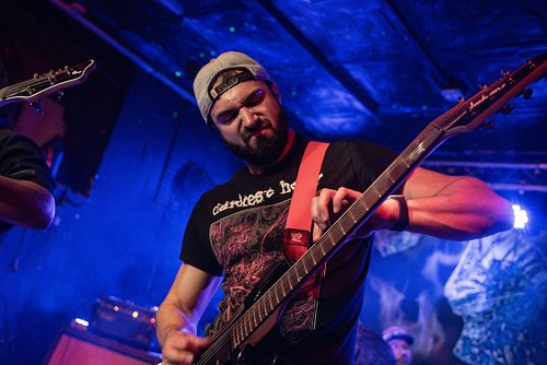 (S)mug

📸: @brxanphoto 

👤: @scratchnshred 
🎸: @officialjacksonguitars 

#HEMI #HEMIMUSIC #heavymetal #metal #thrashmetal #pr...