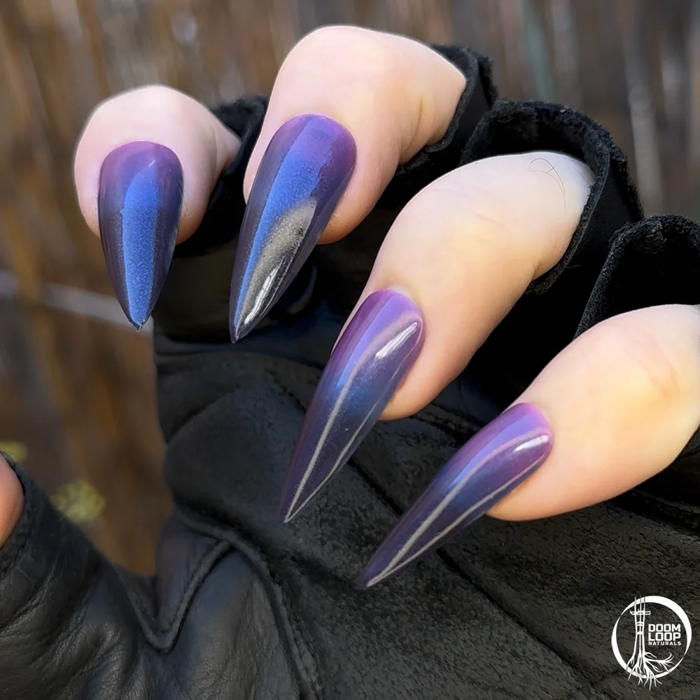 THE STRINGS - Black Navy Magenta Thermal Shimmer Nail Polish product image (3)
