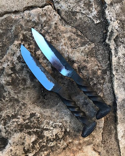 Couple of quick railroad spikes
.
.
.
.
#ironcity #fire #homemade #bladesmith #handmadeknife #railroadspike #handmade #coalfi...