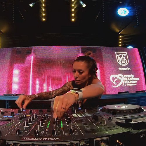 Tuesday 6pm(UK) / 7pm(PL) PREMIERE of live set from Xoni Castle Festival! :D 
Hope to see you all on chat! and... hope you wi...