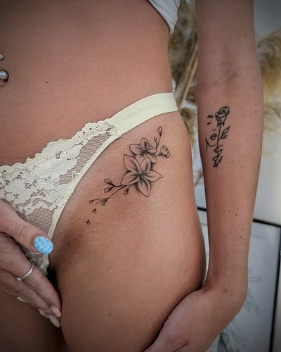 fLoRaL

for @lindsaymac.x 

#floral #floraltattoo