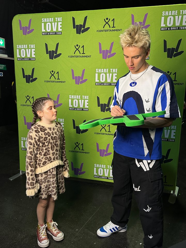 Foam Fingers - Share The Love! product image (2)