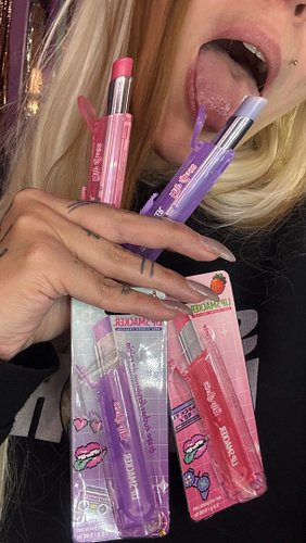 A millennial review of the lipsmackers take on the OG Bonnebell flip gloss!  #y2k #bonnebell #lipsmackers