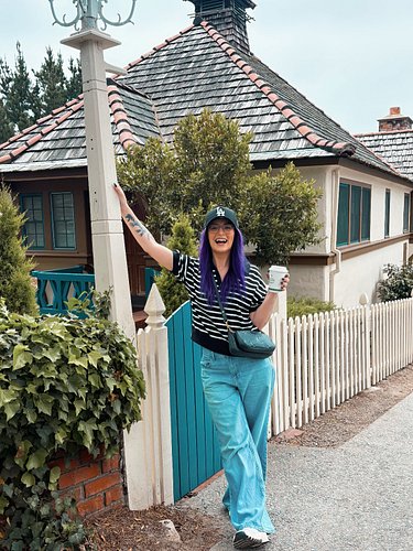 Today we explored Carmel-by-the-Sea and I genuinely wasn’t expecting to love it this much.

Every street felt like it belonge...