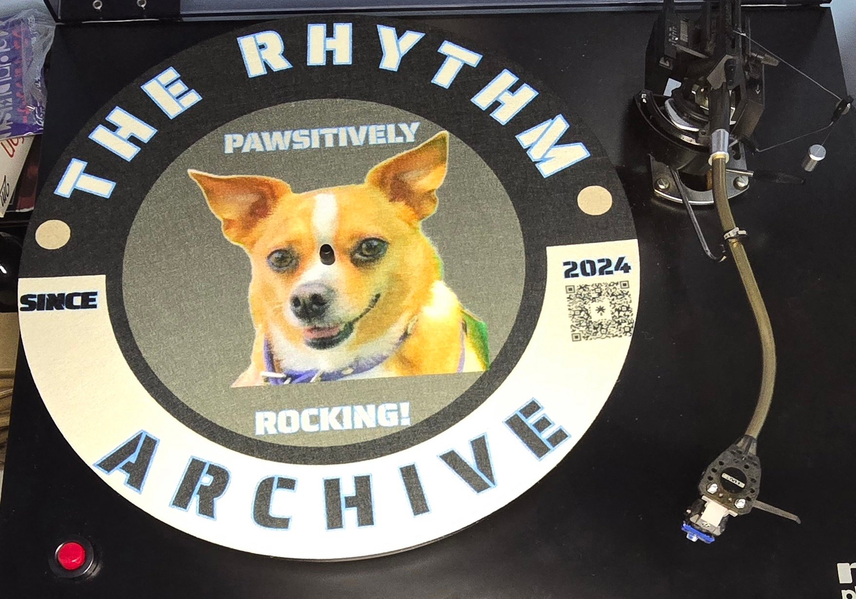 “Pawsitively Rocking” Chihuahua Slipmat – Stiff Felt Vinyl Mat product image (2)