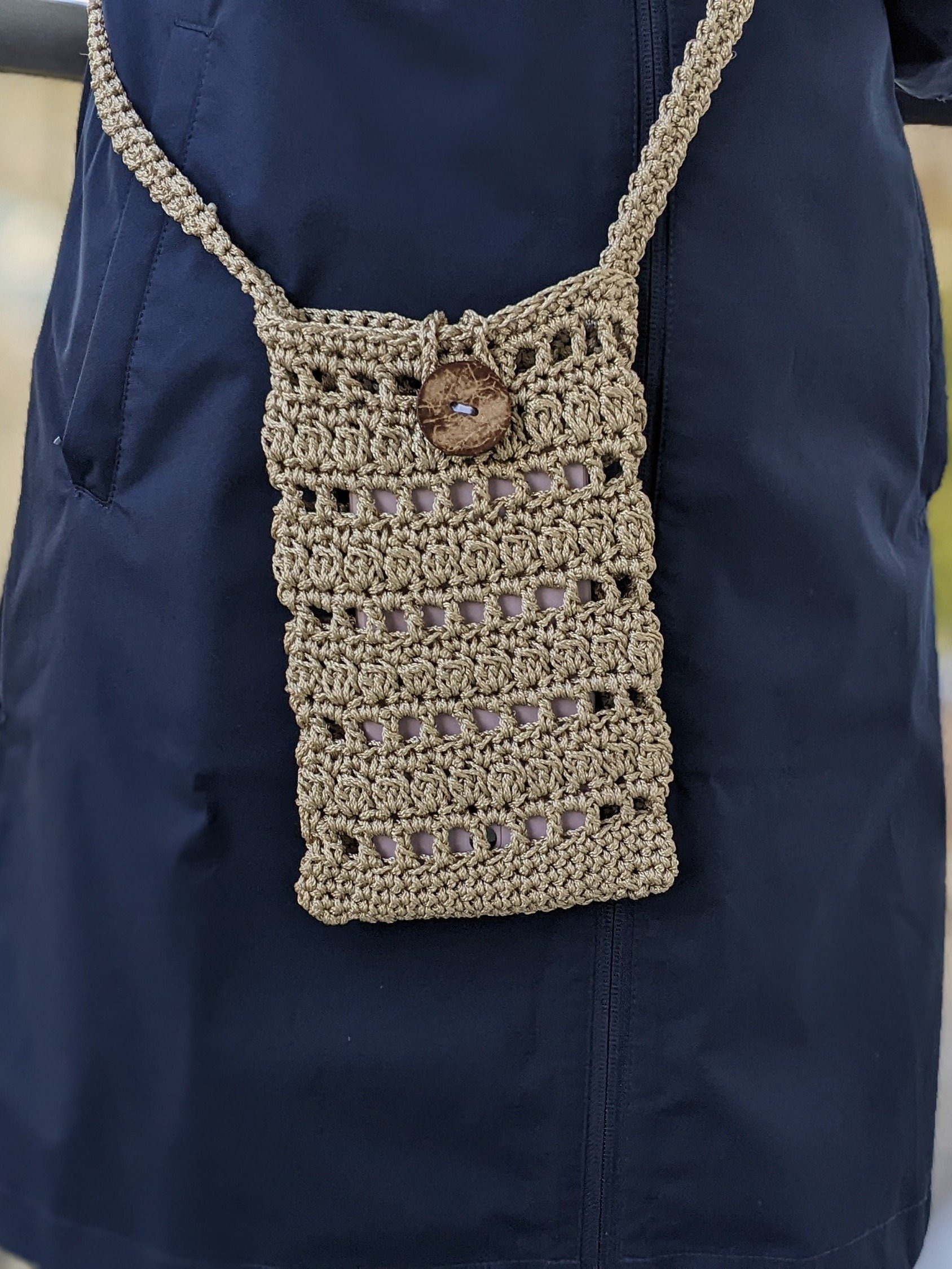 Crochet Smartphone Bag Pattern (with Button) product image (1)