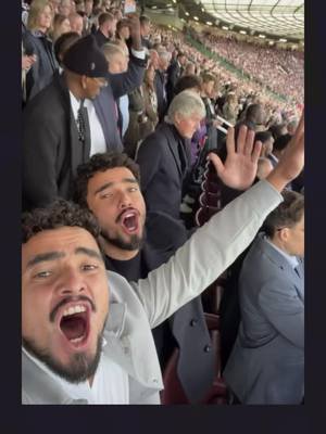 The twins still love Man Utd.  Fábio and Rafael da Silva #nanutdthereligion #brazil #dasilvatwins