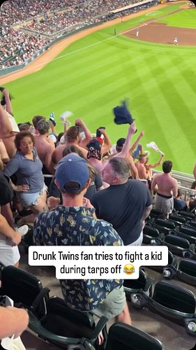 Drunk guy tries to fight a kid at the Twins game 😂😂😂

🎥: @jacobmfl__ 

#minnesotatwins #targetfield #mlb #minnesota