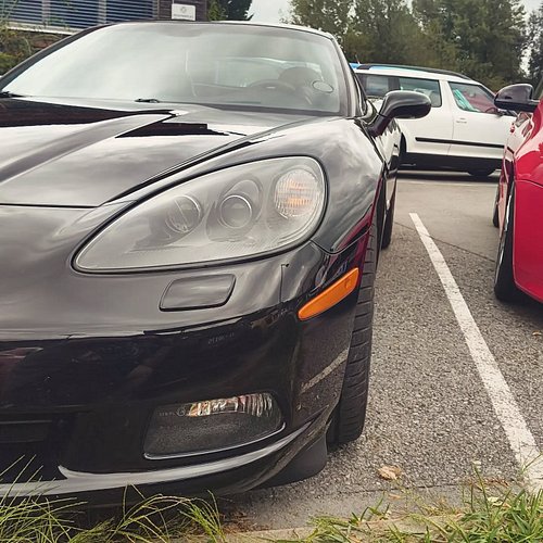 Darf ich vorstellen: mein neuer Daily driver, eine Corvette C6 Coupe! Name noch ausstehenden ^^'

Einige haben eh mitbekommen...