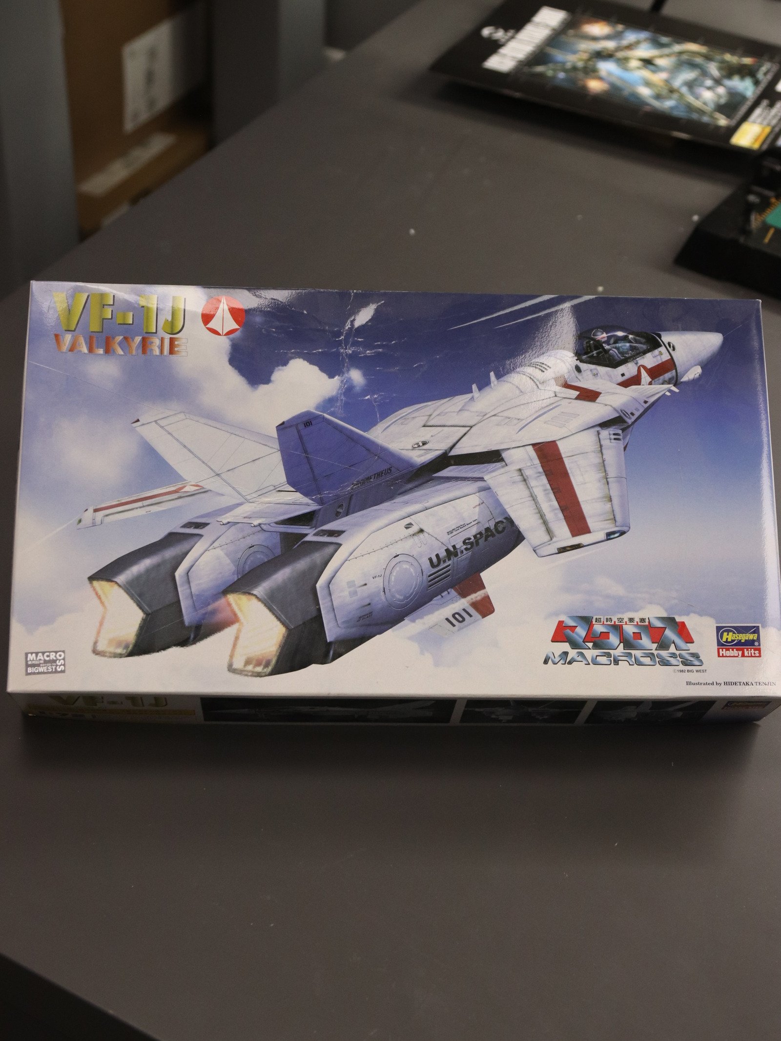 Hasagawa Valkyrie VF-1J 1/72 product image (1)
