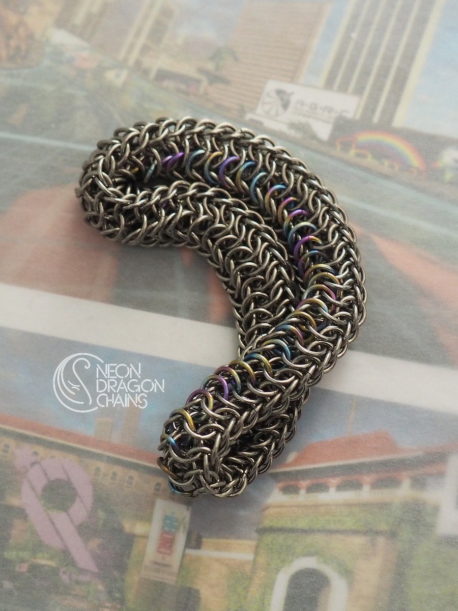Mobius Fidget Toy / Rainbow Titanium product image (3)
