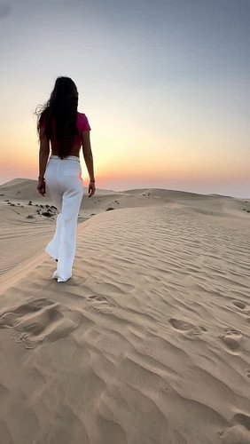 ⏳️ Arabian Desert ⏳️

Sand dunes ± sunset in the Arabian Desert = Pure Magic

#uae 
#abudhabi 
#sandunes 
#arabiandessert