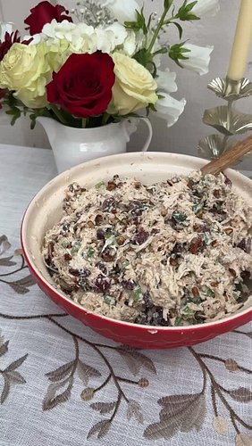 NEW RECIPE! Grocery partner: @krogerdfw ⭐️

This Pecan Chicken Salad was a hit at my Hamilton party. You gotta love a make-ah...