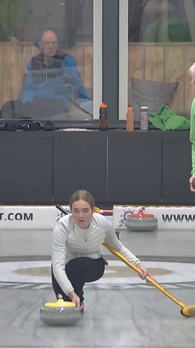 No clear path to the shot stone, so Frauke Michiels went through another one. 💥

Steengoed vs Arctic Foxes, BCL League A.

#c...