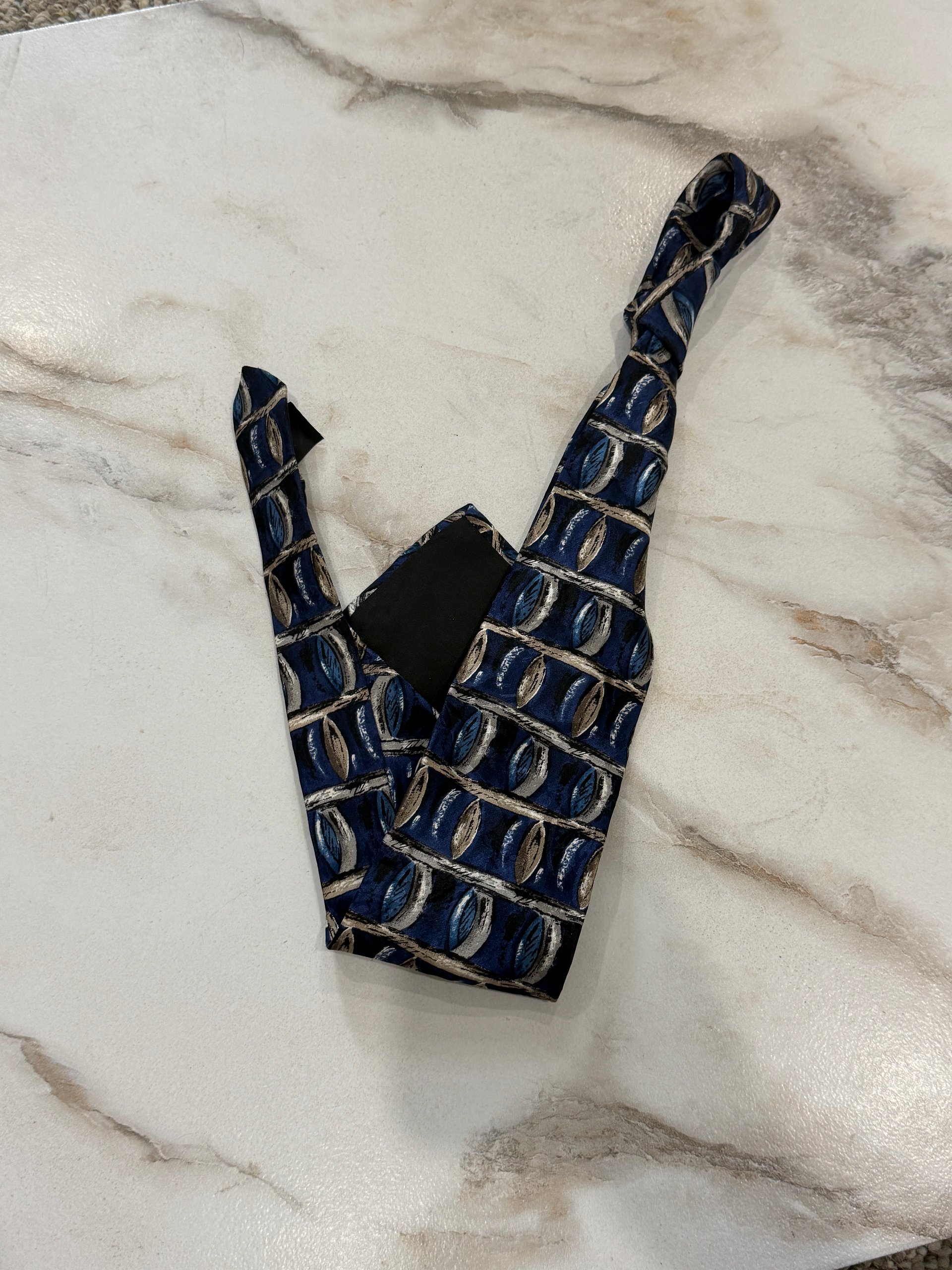 Vintage Como Collection 100 Percent Silk Abstract Necktie Made in Italy product image (4)