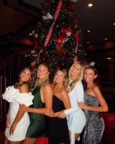 our kojies in a winter wonderland!! we had the best time wrapping up the semester at semi❄️🪩