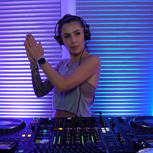 SO GOOD TO BE BACK!
Session #303 was postponed twice, but finally… WE GOT TO BE LOST IN DE MUSIC AGAIN! 🔥and...damn, it felt ...