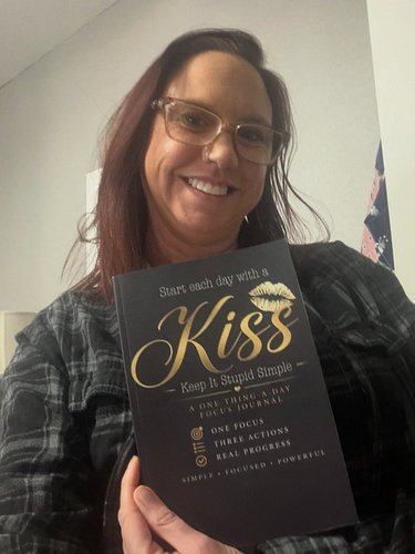 If you are anything like me and get overwhelmed when you have a lot of things to work on, you will want this journal!! Everyd...