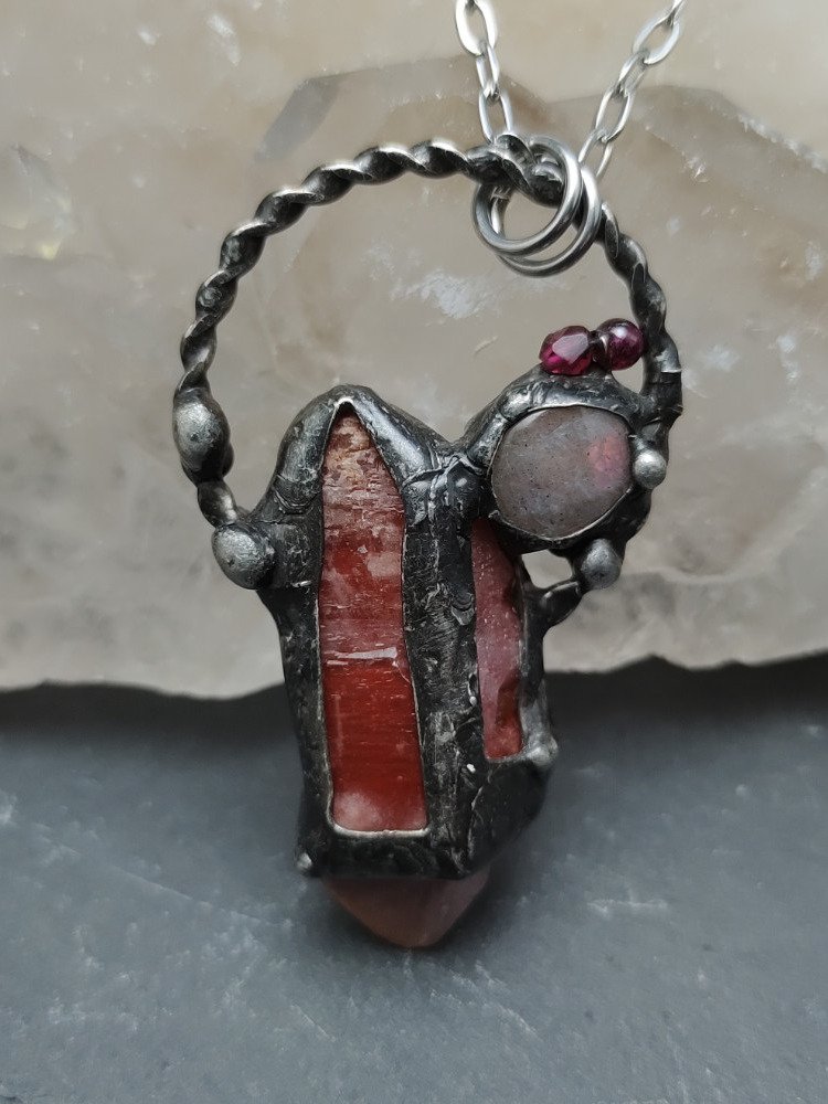 Sorcery Talisman - Red Sanctum Crystal product image (4)