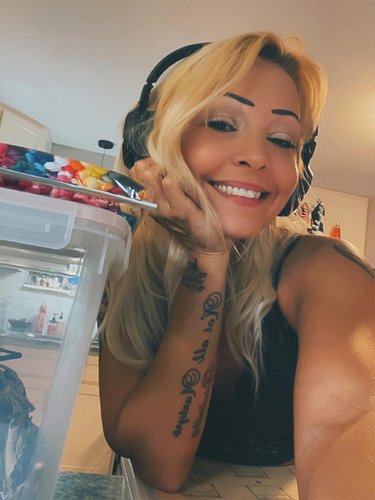I’ve been baking, cleaning, and making crystal bundles all day… weather permitting we will do a 80s at 8 show! 
🎶 🎵 
(8pm cen...