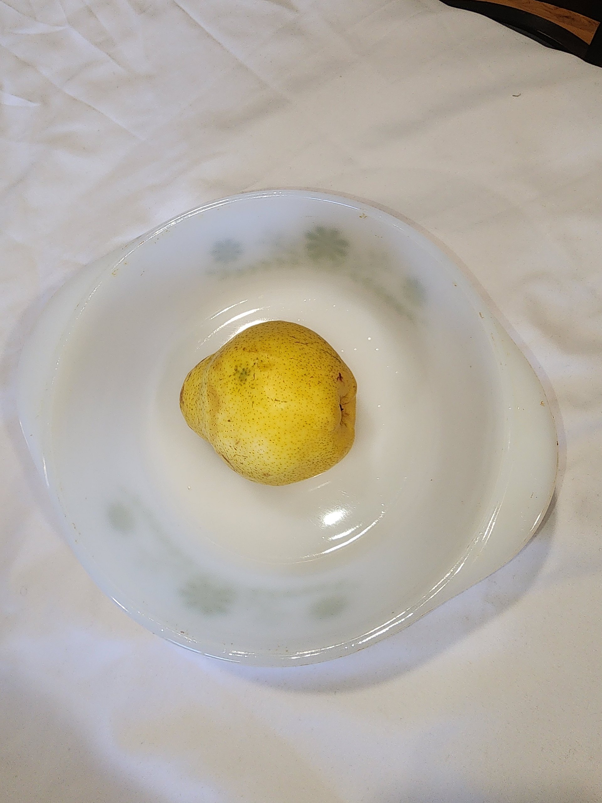 Vintage Glasbake “J2600” 1½-Qt Casserole Dish – White with Green Flowers product image (1)