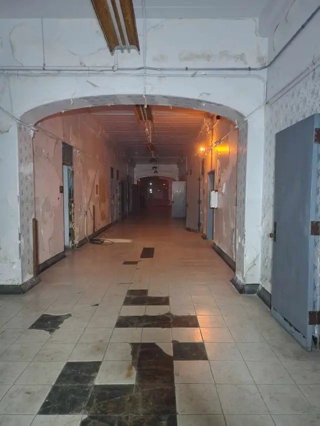 We were followed by a shadow at Trans-Allegheny Lunatic asylum in the Lobotomy and Recovery area in the basement. These photos were taken a minute apart with different cameras and different settings.  #onlyphantomsparanormal #hauntedwestvirginia #paranormal #transalleghenylunaticasylum 