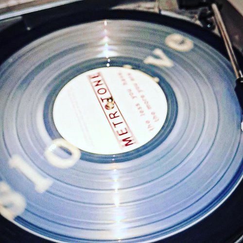 Ah, this does look nice sitting on a slowdive slipmat...

This fine cut of wax is 10