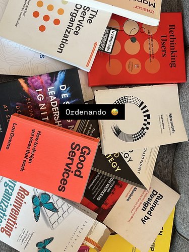 Siempre hablamos de lo que los libros nos enseñan pero no de las historias personales que tenemos detrás de ellos. 

Hoy les ...