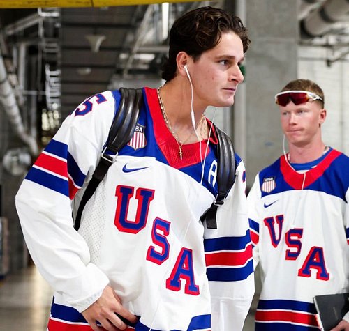 Roman Anthony pulling up in a Charlie McAvoy team USA jersey before the World Baseball Classic Championship tonight 🇺🇸🤝

#Tea...
