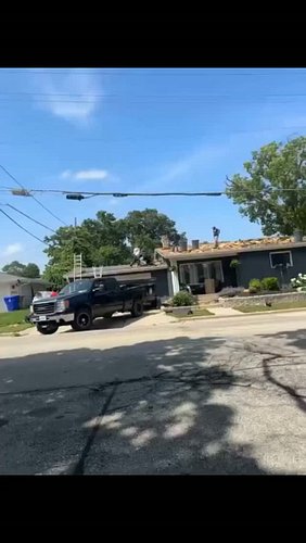 Road rage is out. Roof rage is in. 😂🏠
Good workers are scarce these days huh?