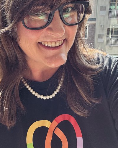 Proud to rock my @pridetape shirt at last night's signing at @grumpandsunshine, where my books featuring Pridetape on the cov...