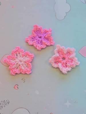 Change your yarn thickness to change the size of the flower. Thicker yarn equals bigger blossoms. Link in bio. #CraftingHappiness #crochet #crochetpattern #freecrochetpattern #crochettips