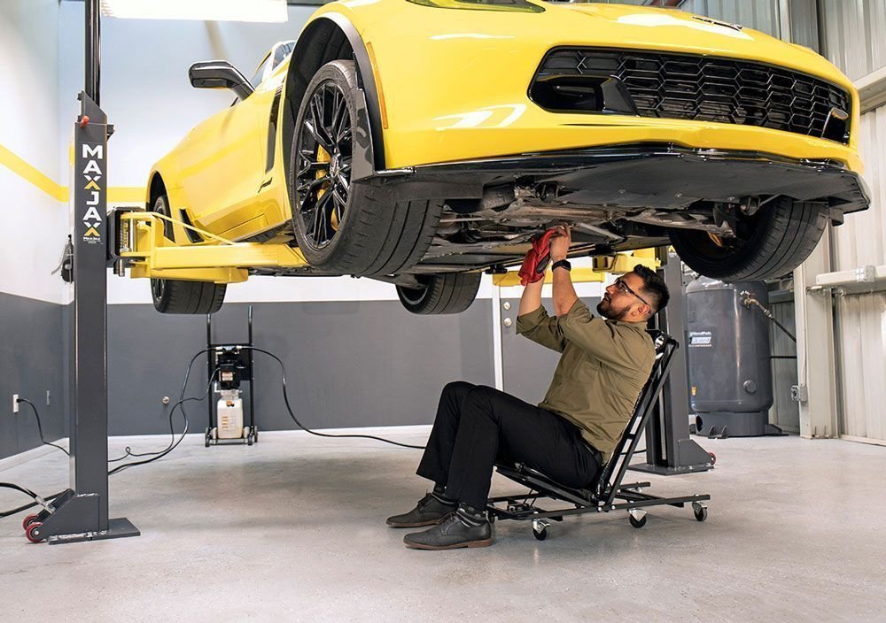 MaxJax M7K Portable Two-Post Car Lift - 7,000-Lb Capacity product image (6)