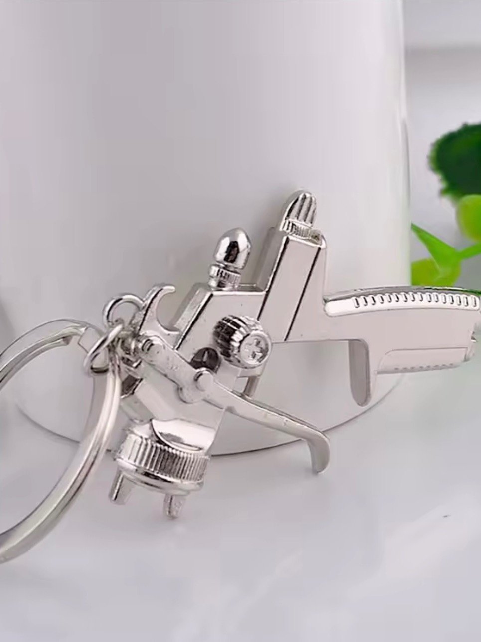 Metal New Spray Paint Gun Keychain Car Shop Tools High-pressure Paint Gun Model Key Chain Party Gift Pendant Key Ring K2011 product image (4)