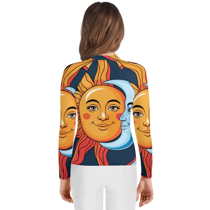 Graphic T-shirt product image (2)