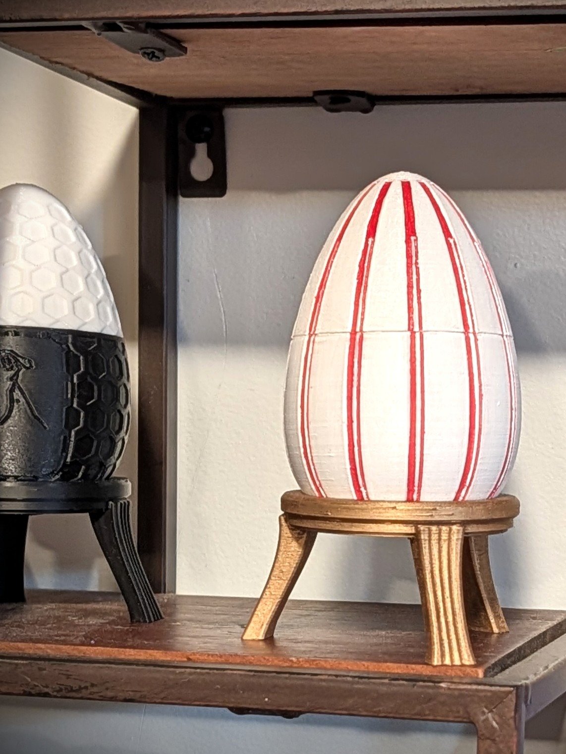 3D Printed Egg Container with Pit Bull Figurine | Hand-Painted Desk Decor Gift product image (5)