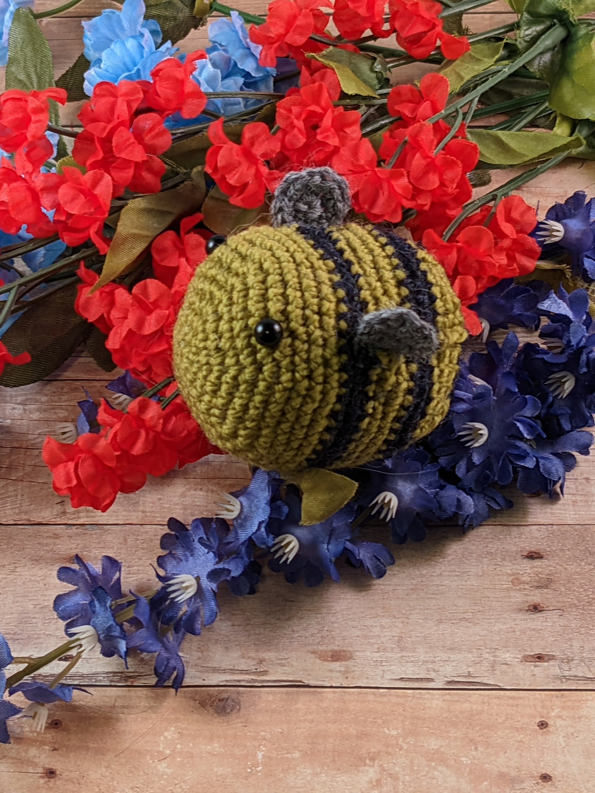 [PRE-ORDER] Monster Bee Plush product image (1)