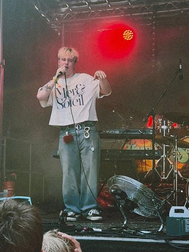 I performed at 37°C but couldn’t help myself but stay cool 🧊☀️
Thank you @97toti for the pictures <3
Thank you @young_sound_f...