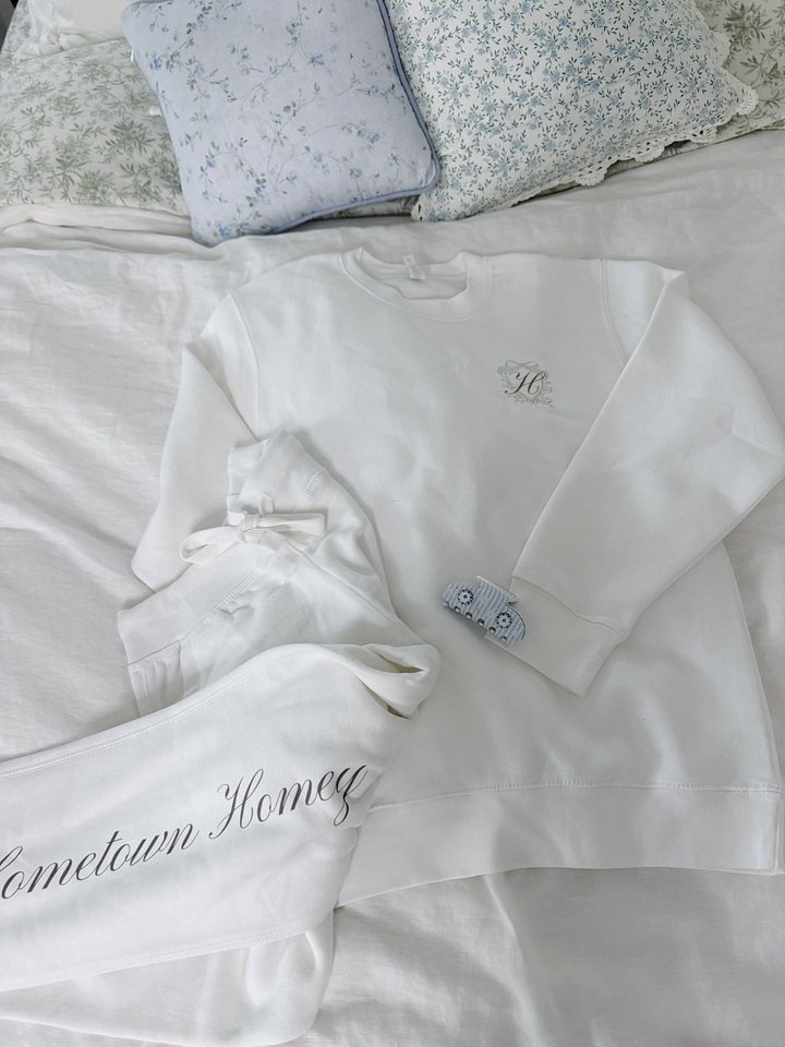 hometown bow crest crew neck product image (2)