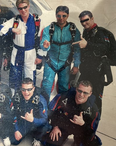 Throwback to my time in the British Army, posted in Germany at an Army skydiving centre. Different times. Different life. 🪂

...