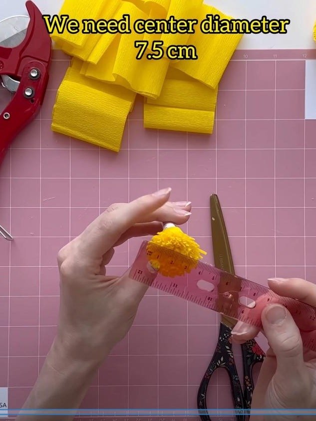 DIY Giant Paper Daisy: Templates + 10 Sizes Measurements Chart + Video Tutorial product image (7)
