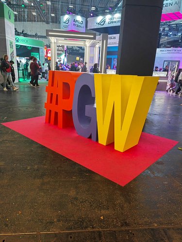 One day down, three to go! Thank you to everyone who stopped by to try out our game! Shout out to our neighbors @wayway_studi...