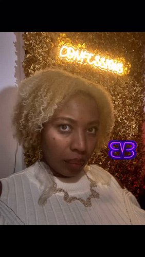 Selfies are my guilty pleasure. 🦋📸🦋
And since it is so close to Valentine’s Day it’s all about loving my selfie instead of wa...