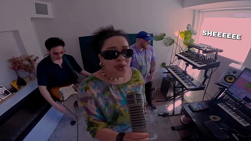 We have Bieberchella at home XD

Here’s our version of “SPEED DEMON” by Justin Bieber, full version on YewTewb, link in biooo...