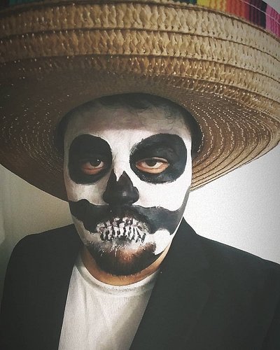 🎃 Happy Halloween! 🎃

Hope everybody has a good, safe day!
.
.
#Halloween #Halloween2020 #Coco #Costume #Spooky #Spoopy